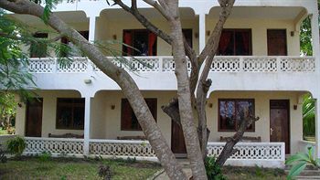 Hill Park Hotel - Tiwi Beach Exteriér fotografie