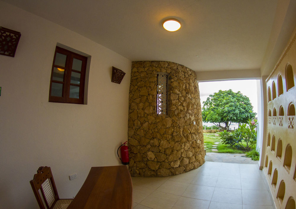 Hill Park Hotel - Tiwi Beach Exteriér fotografie